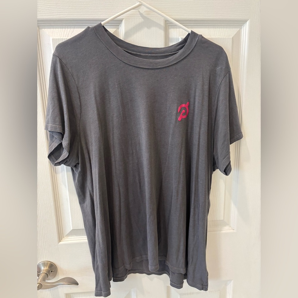 Peloton Dark Gray  Tee with‎ Magenta Logo